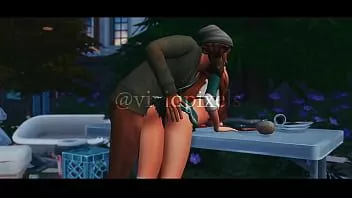 play Une salope de sororité baise son petit ami de la fraternité avec un vieux sans-abri et un plan à trois - Sims 4
