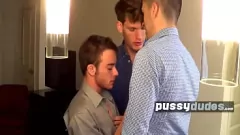 Putar Threesome Kantor Panas dengan Pria Trans Luke Hudson dan Teman-Teman