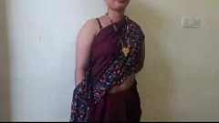 play Desi Indian Bhabhiの汚いヒンディー語オーディオエクスペリエンス：ホットブロンドの熟練したペニス吸引